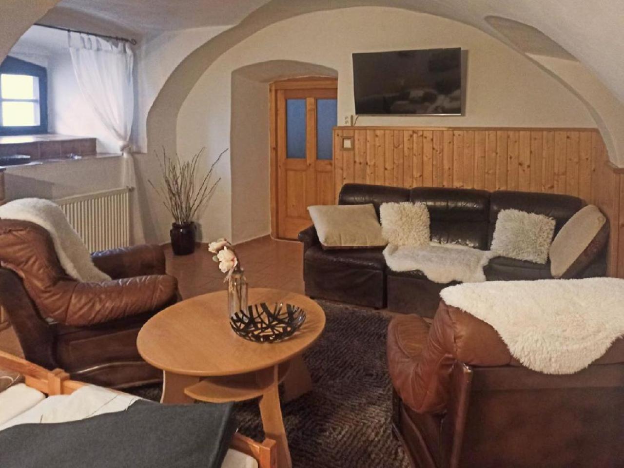 Ubytování Nové Hrady 111 - apartmány Žiaková Exterior foto