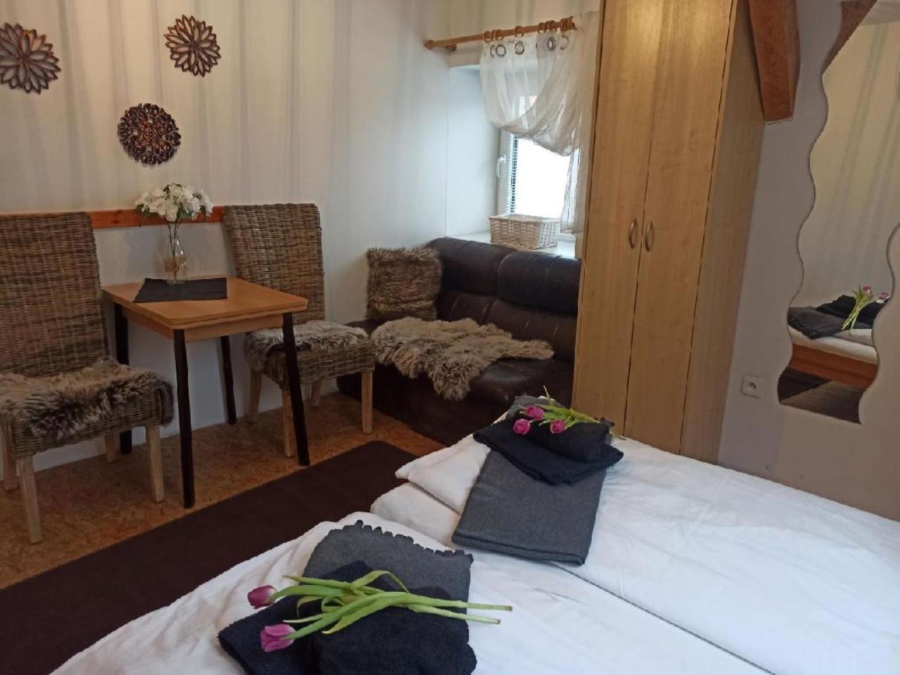 Ubytování Nové Hrady 111 - apartmány Žiaková Exterior foto